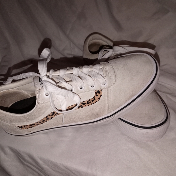 Vans Cream and Leopard Print Women's Sneakers. Need Some Cleaning But In Great S - Picture 9 of 13